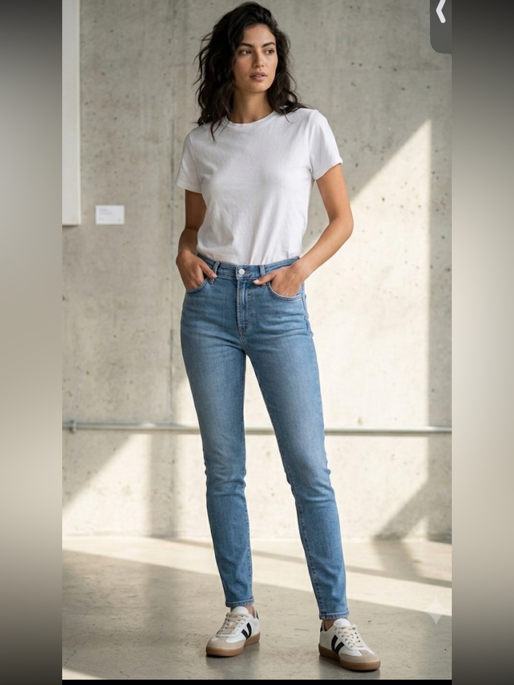 Agolde Mid Rise Skinny Jeans in Light Blue Wash EUC Like New